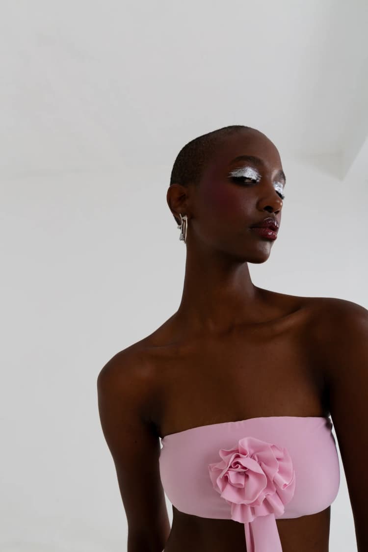Detalle de maquillaje en editorial